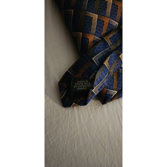 Bill Blass Men's 100% Silk Geometric Neck Tie Blue 4" x 57" - Picture 3 of 3